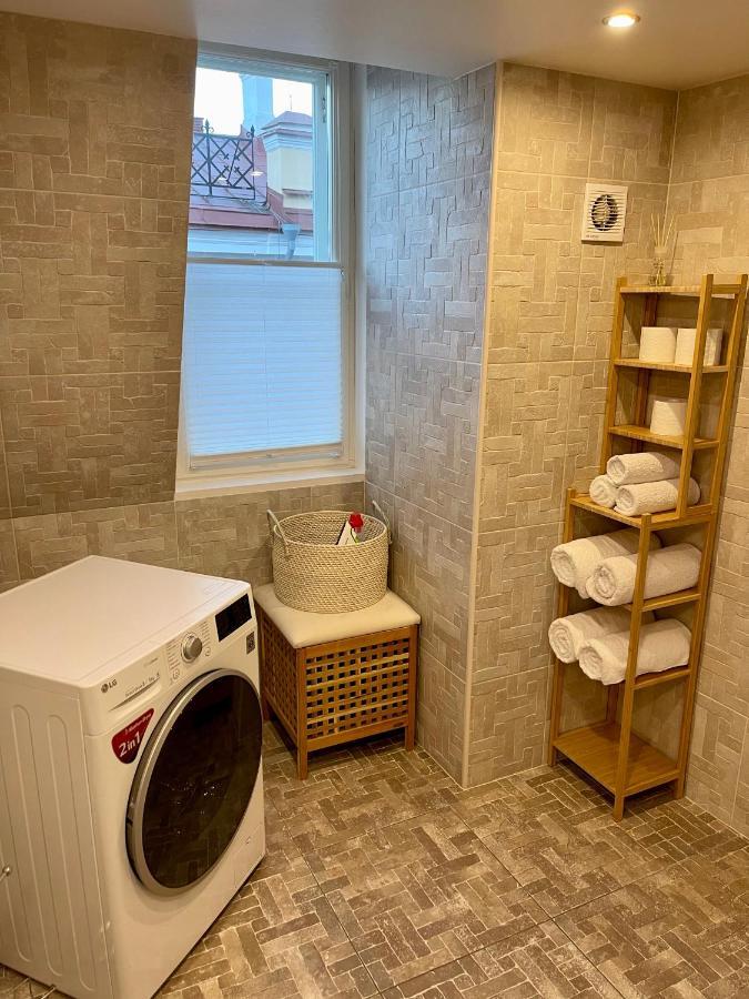 Luxury Penthouse With Terrace & Sauna In Old Town Tallinn Exterior photo