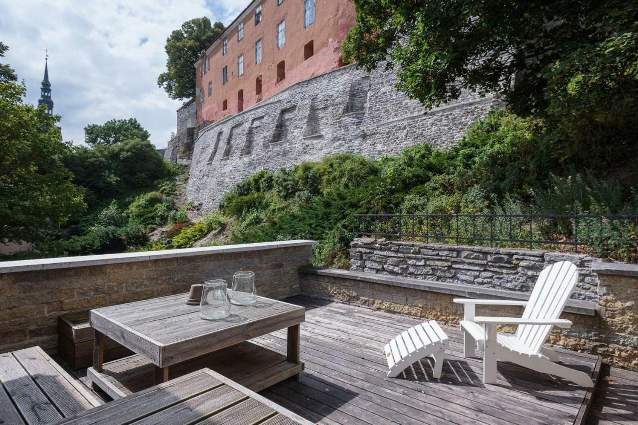 Luxury Penthouse With Terrace & Sauna In Old Town Tallinn Exterior photo