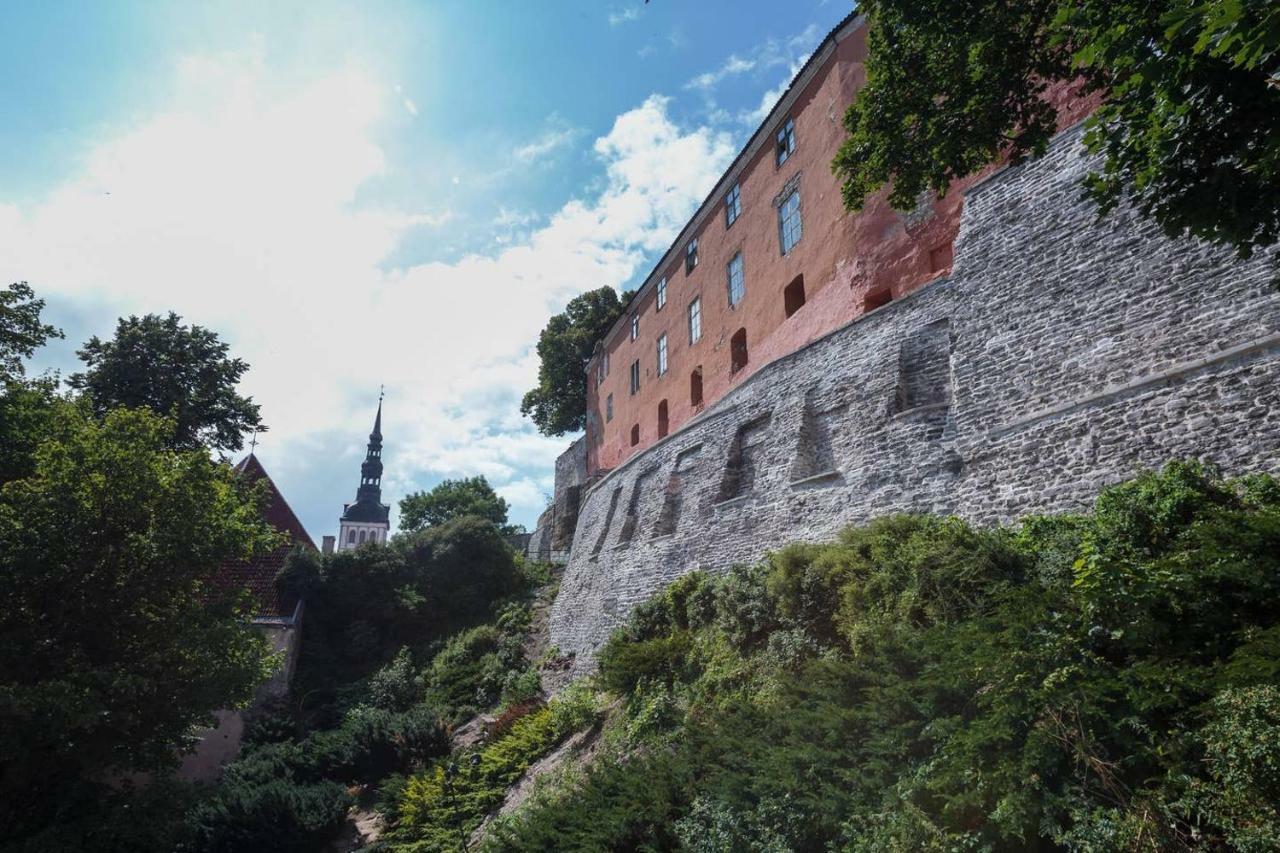 Luxury Penthouse With Terrace & Sauna In Old Town Tallinn Exterior photo